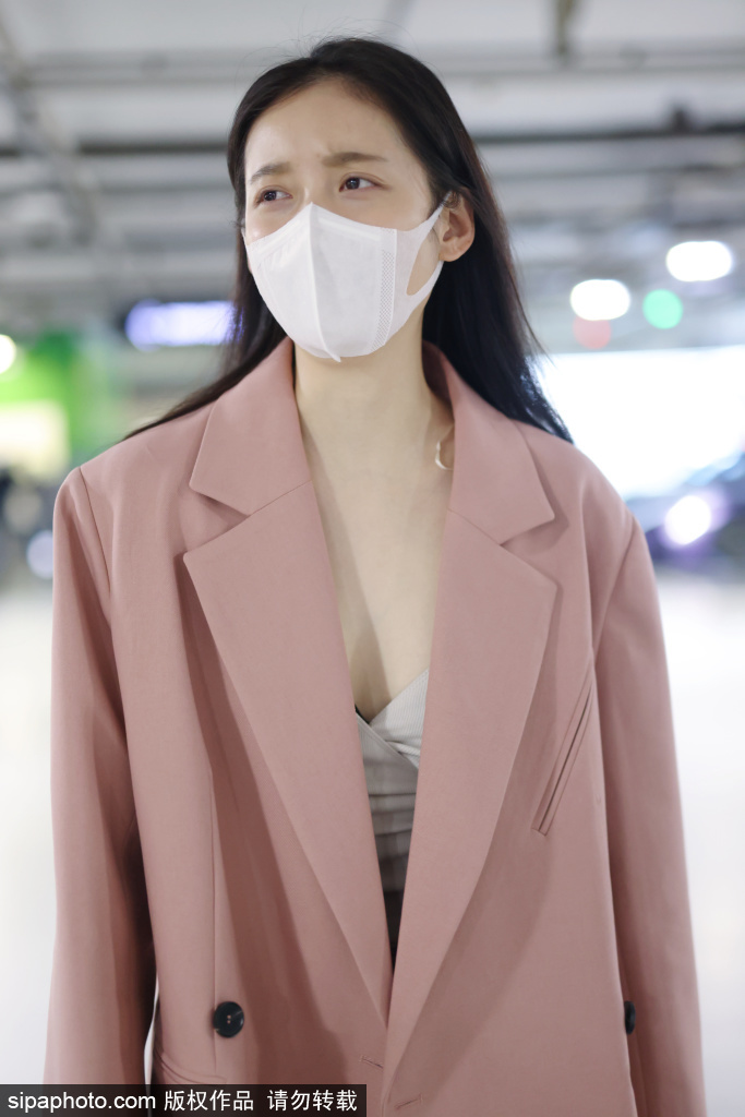 　　参与运营北京奥林匹克森林公园西畔的国家网球中心两片红土网球场地的维宁体育创始人、ceo纪宁8日告诉《环球时报》记者：“本就稀缺的网球场馆在郑钦文夺冠后变得更加炙手可热，现在根本都约不上。”