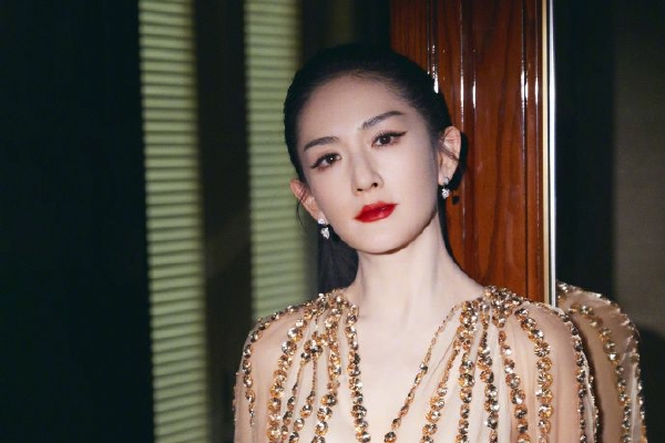 　　世界经济论坛足球分析官网17日刊文称，中国已成为全球最大的电动汽车市场，中国车企生产的电动汽车占全球电动汽车总产量的一半以上。而在这一市场上，墨菲和其他分析师认为，美国车企当下很难抵挡中国自主品牌的实力。墨菲说，消费者现在对中国自主品牌的“忠诚度”很强，尤其是在美国对中国电动汽车征收超过100%的关税后，这种“忠诚度”可能会变得更加强烈。