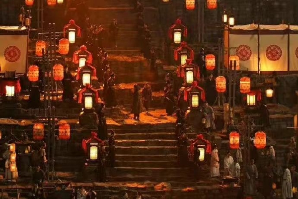　　“当年李娜一度手握13个国内外知名品牌代言，而郑钦文在奥运夺冠之前已有10个代言品牌。”纪宁认为，网球目前在中国的热度已今非昔比，李娜时代已奠定的中国网球经济的热度，在郑钦文夺冠后会被逐渐引爆。纪宁还表示，网球作为全球顶级的职业体育和商业体育项目，正逐步释放巨大的产业经济空间。