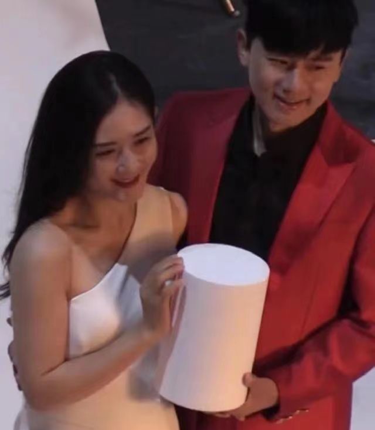 　　根据美国cnbc网站梳理的数据，通用汽车及其合资公司在华市场份额从2015年的15%左右降至去年的8.6%，中国市场盈利占通用汽车全部盈利的比例也有所下降。2022年，斯特兰蒂斯集团表示只在中国地区保留其旗下jeep品牌的进口业务。
